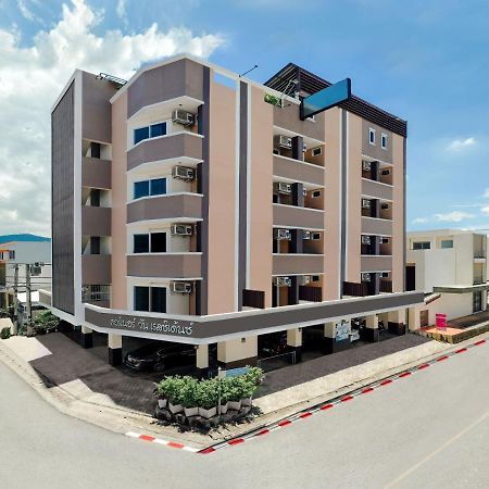 Corner One Residence Hat Yai Bagian luar foto
