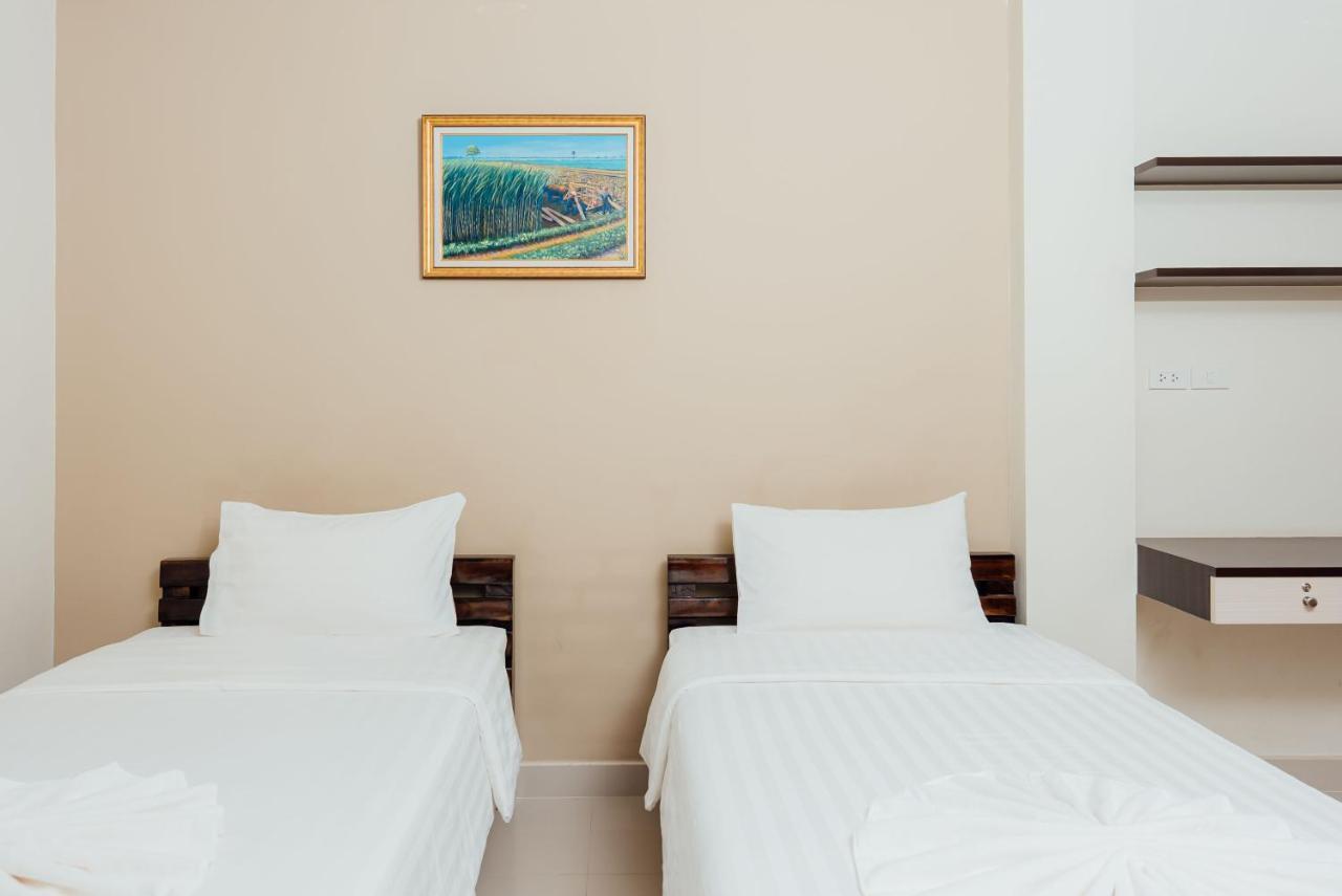 Corner One Residence Hat Yai Bagian luar foto