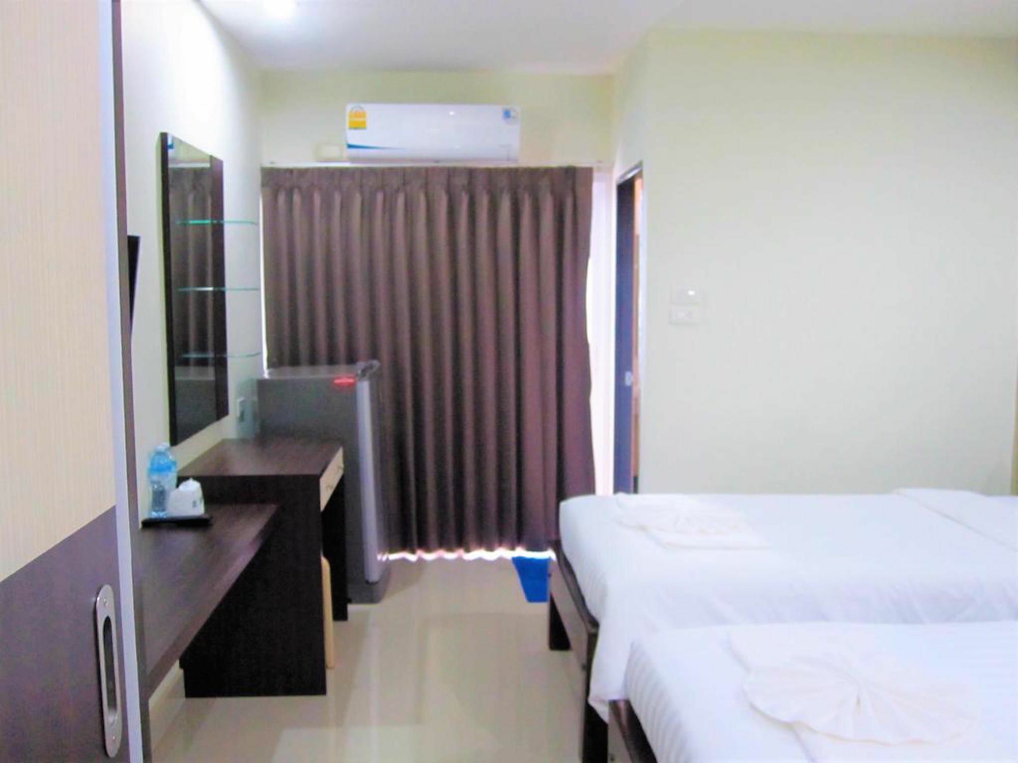 Corner One Residence Hat Yai Bagian luar foto