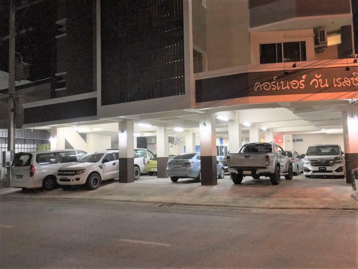 Corner One Residence Hat Yai Bagian luar foto
